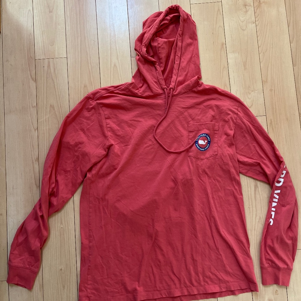 Vineyard Vine hoodie t-shirt